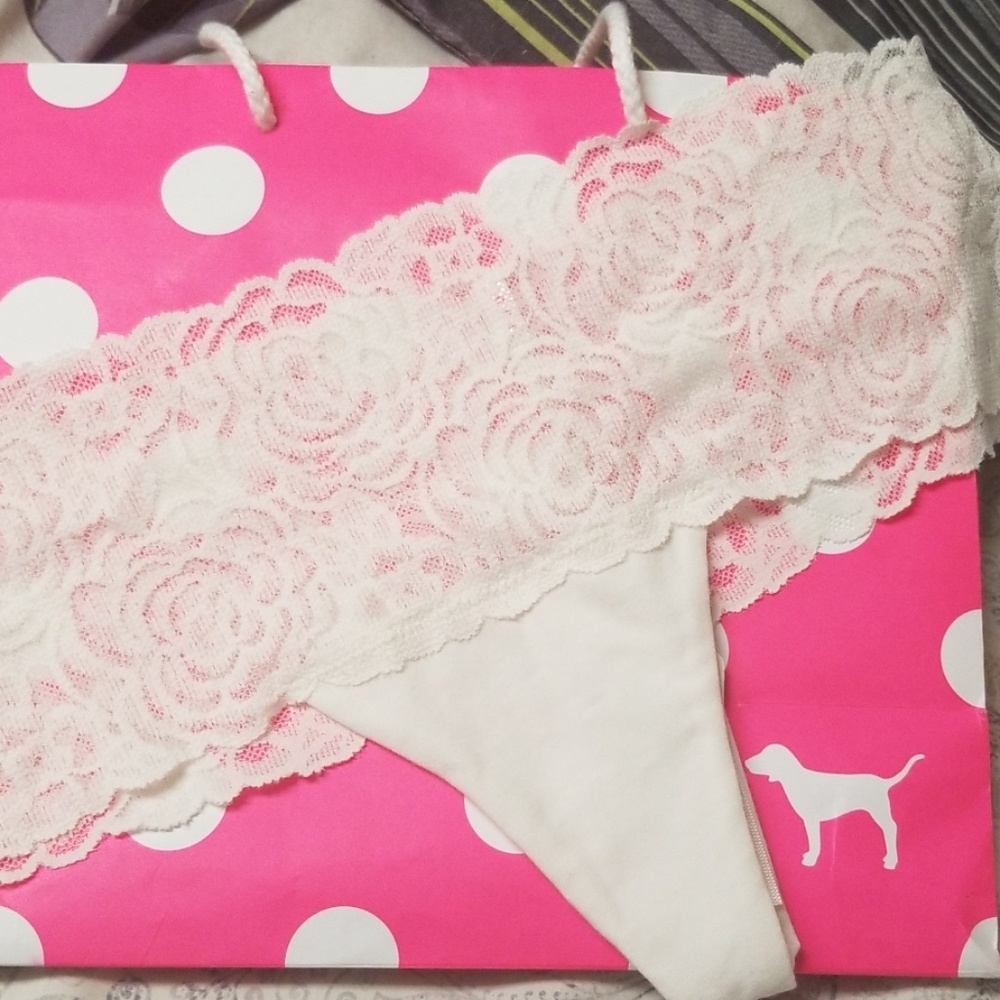 Bundle of 4 VS pink panties - Picture 2 of 6
